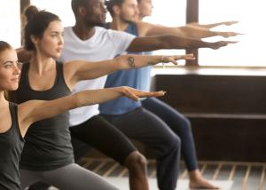 Der Krieger als klassische Yogaübung im Vinyasa Yoga