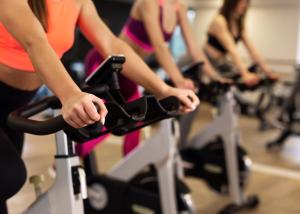 Indoor Cycling motivierendes Ausdauertraining in der Gruppe