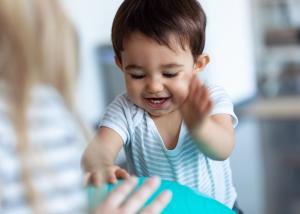 Voller Freude wir gekrabbelt, gesungen und gespielt bei Babys in Bewegung