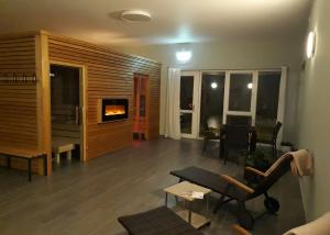 Saunabereich im Haus am See. Du kannst dich auch direkt draussen oder sogar im See abkühlen