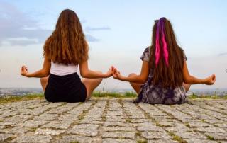 Yoga für Teenager stärkt dein Selbstbewußtsein